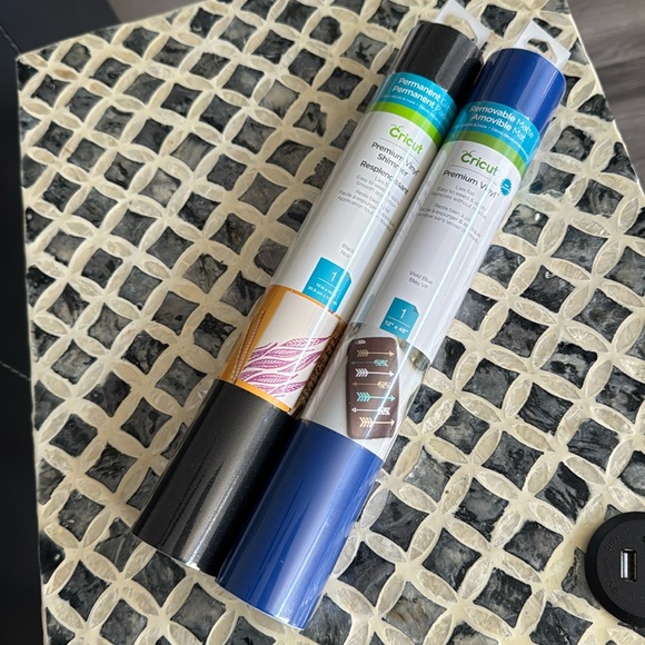 Bundle Cricut Premium Shimmer Black and Vivid Blue Rolls - Picture 3 of 5